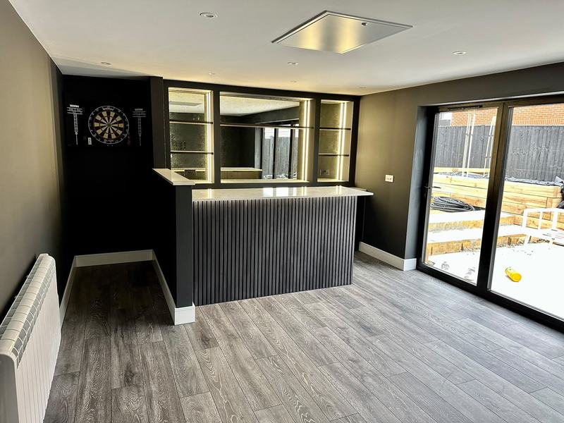 Bar and garden room in Paddock Wood