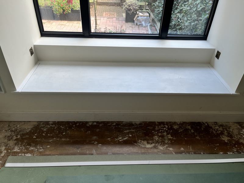 Liftable seat: The seat top, which lifts for storage underneath.